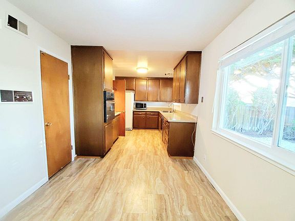 4th image of 2208 Kenry Way