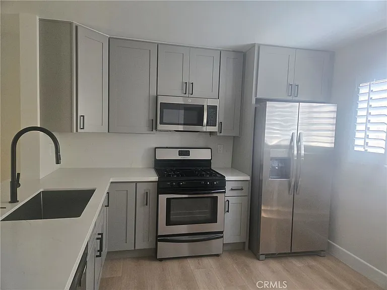 15137 Magnolia Blvd #C — Photo 5