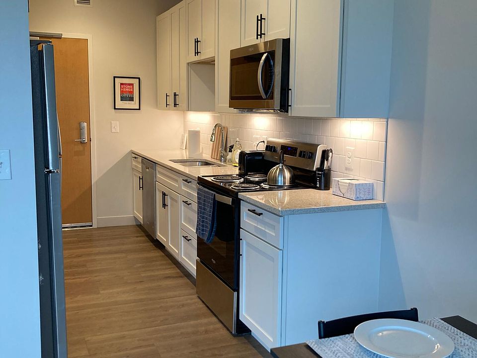 1st image of 12201 Larchmere Blvd APT 322