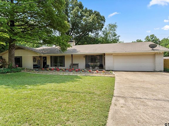 2nd image of 604 E Magnolia Dr