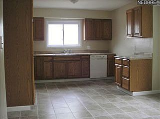 3rd image of 172 Parkway Blvd