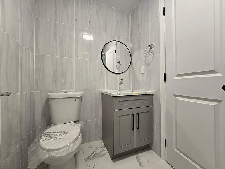 12 Grimsby St #2A — Photo 9