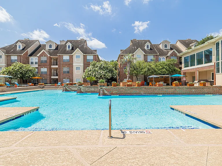 The Village at Bellaire Apartments — Photo 25
