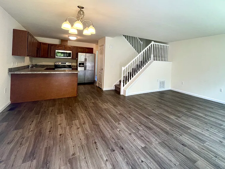 18 Goshen Rd — Photo 3