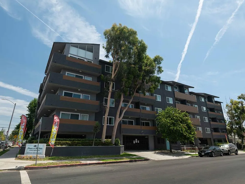 110 S Sweetzer Ave