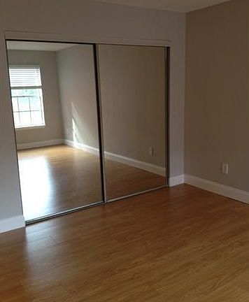 3rd image of 1001 Crystal Way APT E