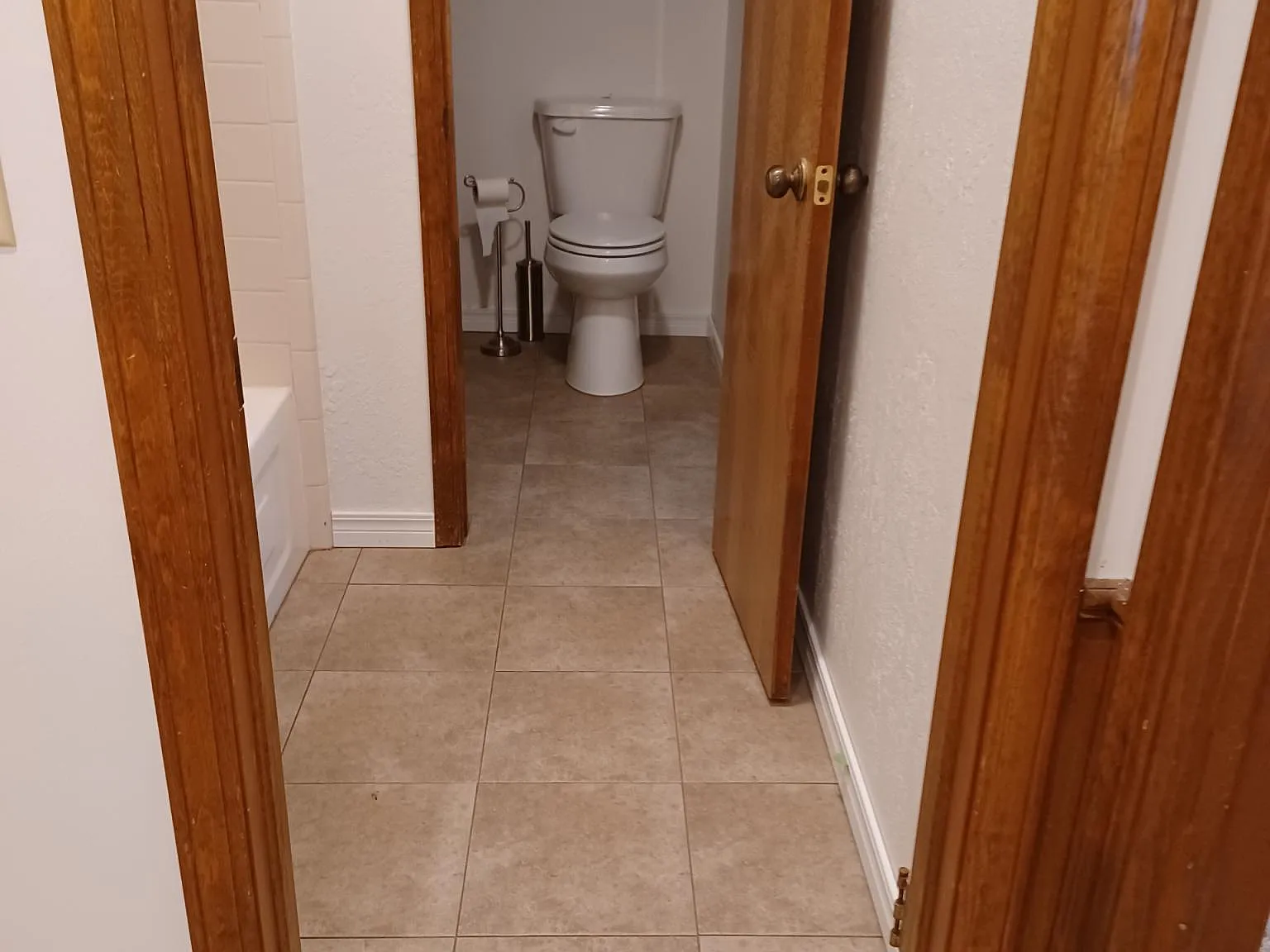 2426 SW 90th Pl — Photo 3