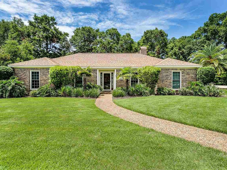 1st image of 2465 Bluffs Cir