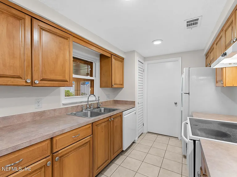 250 Nautical Blvd S — Photo 10