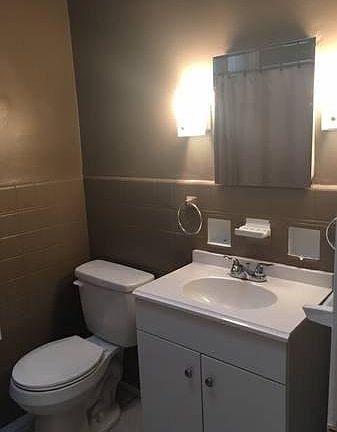 4th image of 5733 Wyndale Ave