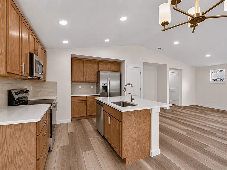 21444 Livingston Dr — Photo 9