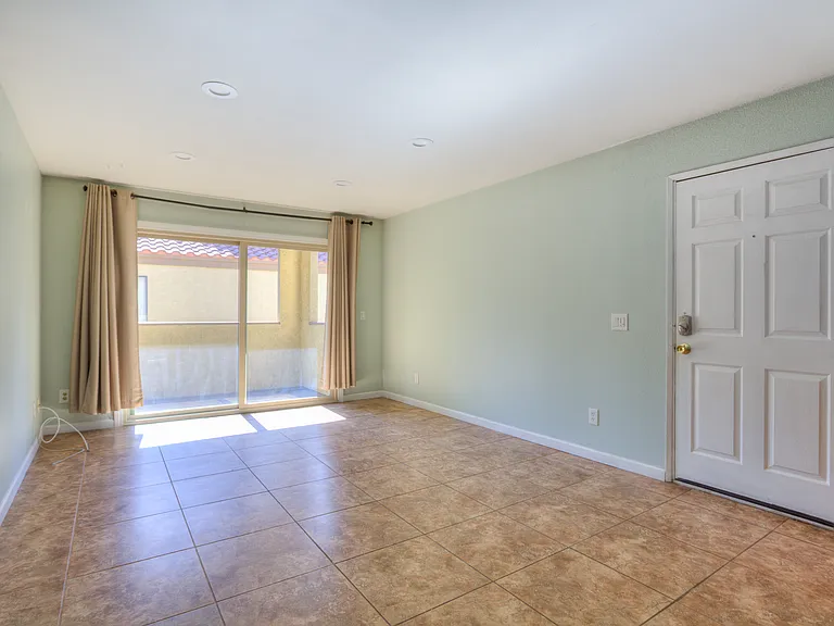1116 W Blaine St #203 — Photo 8