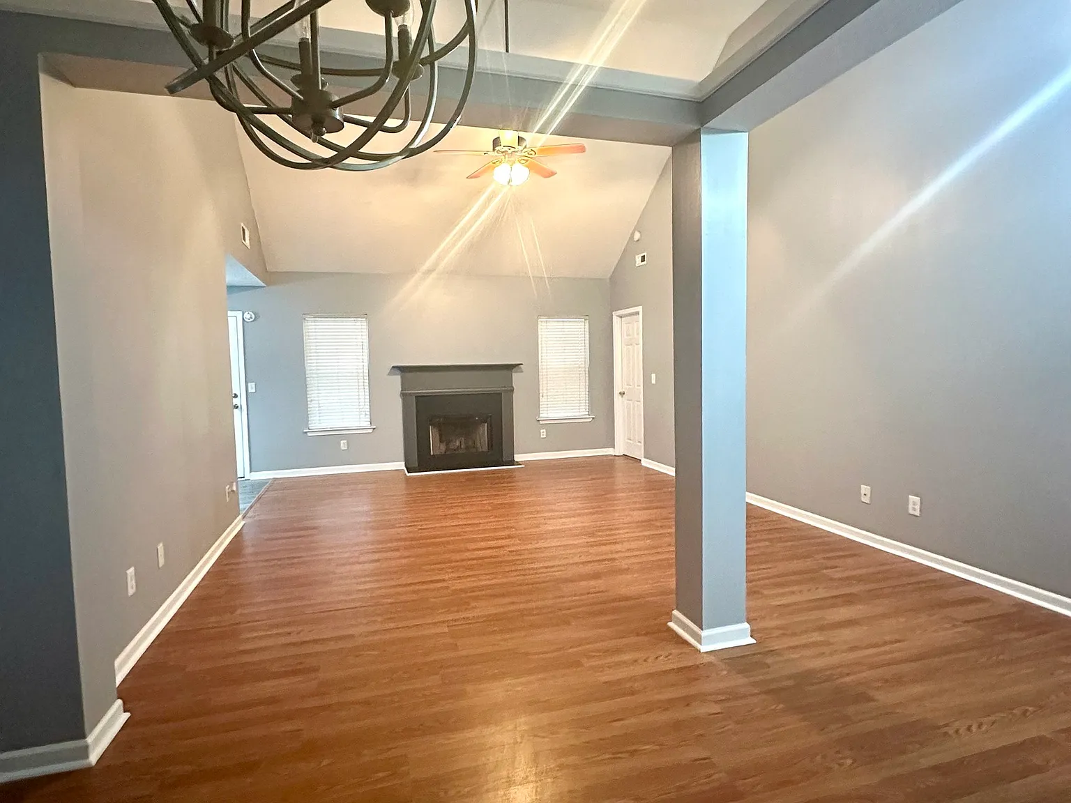 3 bed, 2.0 bath, 2200 sqft, $2,150 — Photo 4