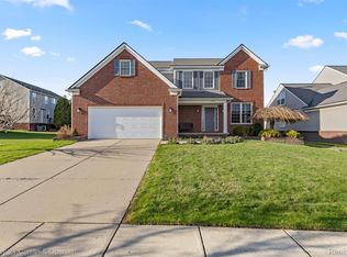 57858 Cider Mill Dr, New Hudson, MI 48165