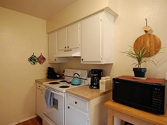 5th image of 110 Eastwood Pl
