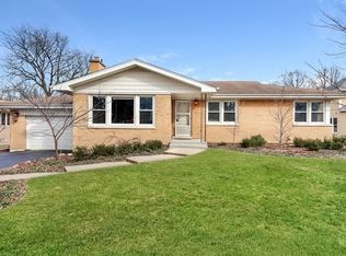 239 Woodstock Ave, Clarendon Hills, IL 60514