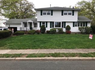 335 Ross Rd, Paramus, NJ 07652