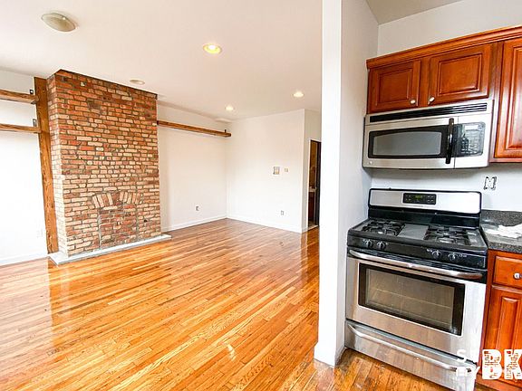 3rd image of 107 Putnam Ave #2R