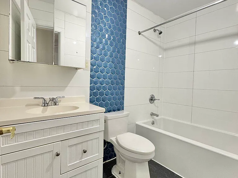 27 Monaco Pl #2 — Photo 9