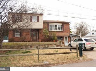 399 Dearnley St, Philadelphia, PA 19128