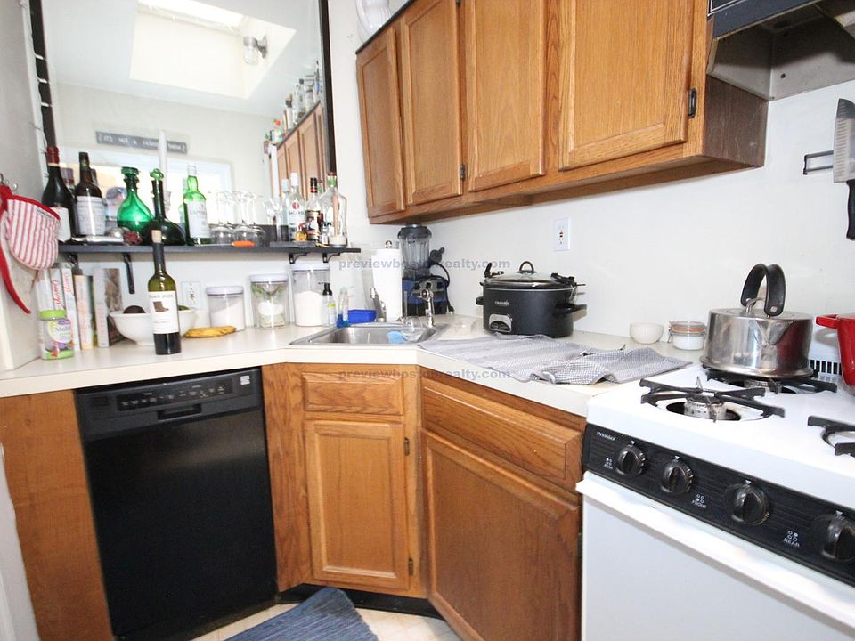 2nd image of 47 W Cedar St #D1