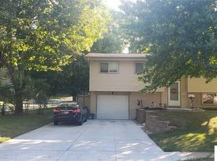 4721 Parkview Dr, Omaha, NE 68134