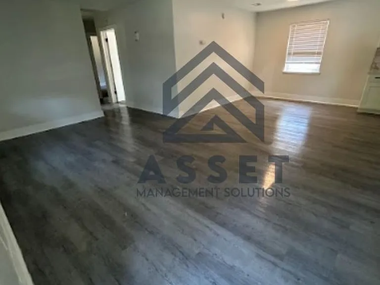 2116 Westchester Dr — Photo 9