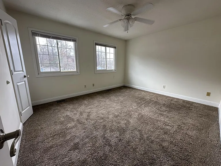 618 E Campus Dr — Photo 4