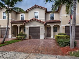 1027 NE 207th St, Miami, FL 33179
