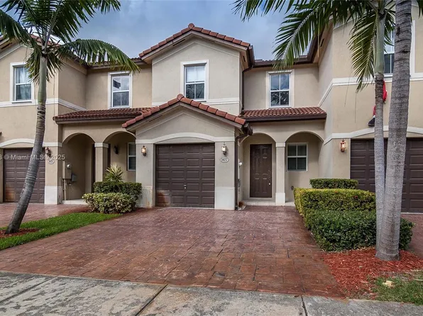 1027 NE 207th St, Miami, FL 33179