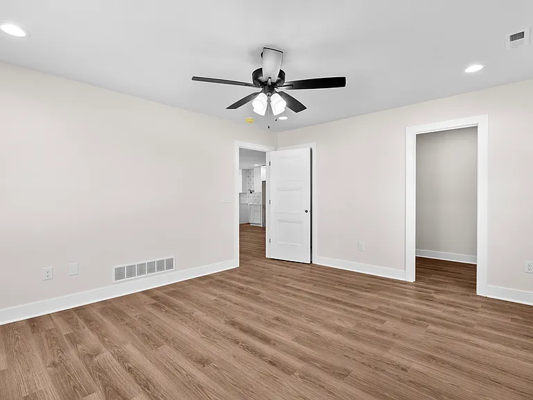 8 Wilma Ave — Photo 17