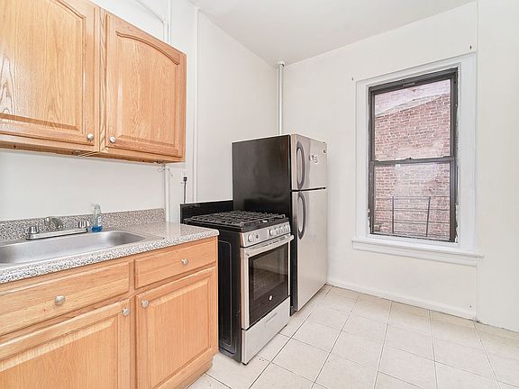 4th image of 587 W 177th St APT 21