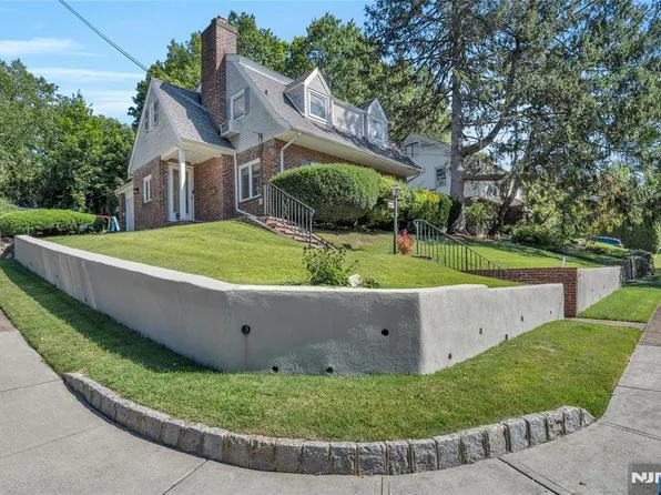 665 Northumberland Rd, Teaneck, NJ 07666