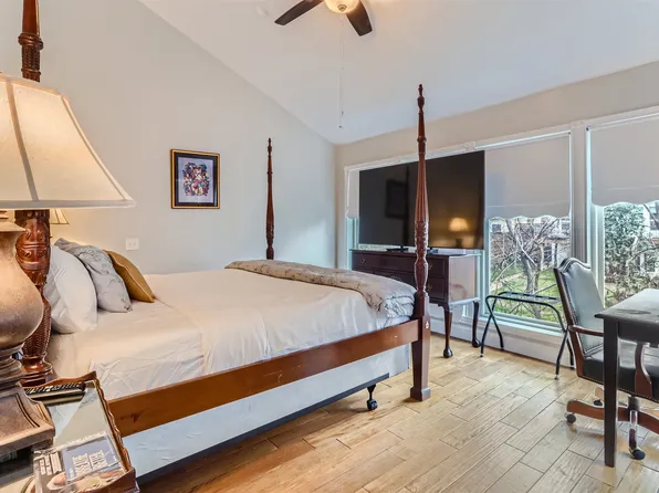 9127 Chapel Valley Rd, Dallas, TX 75220