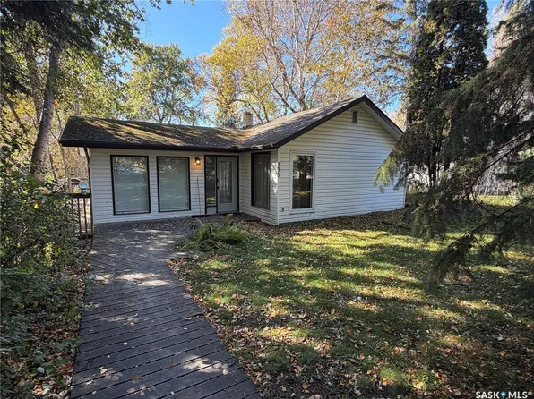 330 1st Avenue N, Big River, SK S0J 0E0