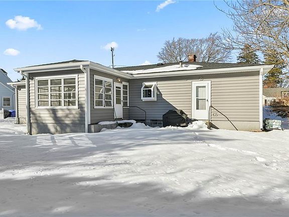 3rd image of 14 Winthrop St E