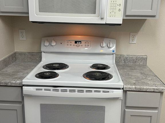2nd image of 2550 Tanglewood Dr