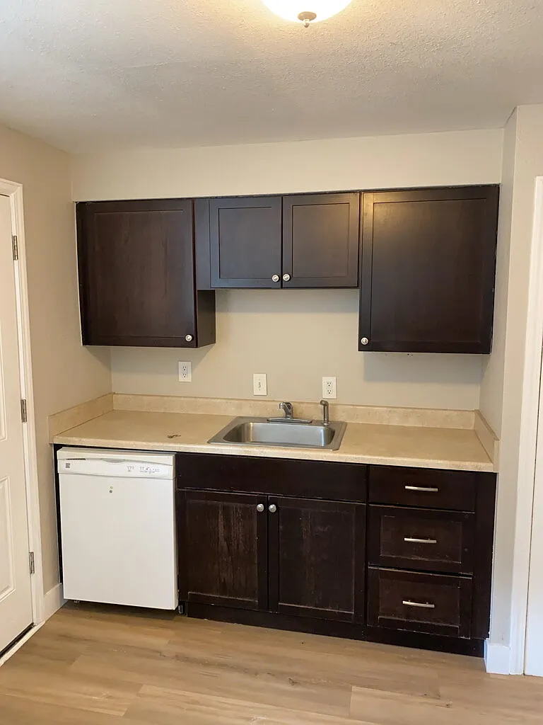 2 bed, 1.0 bath, 837 sqft, $1,595 — Photo 4