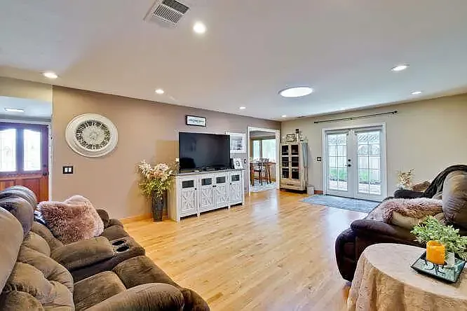 1541 Brenner Way — Photo 2