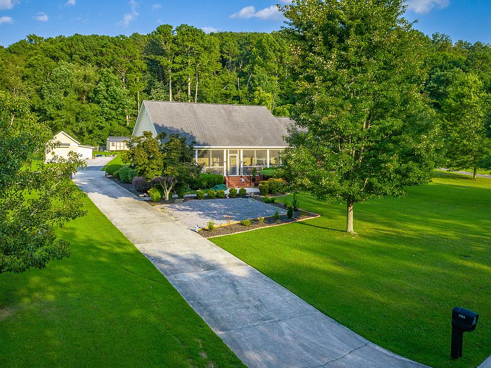 1st image of 1104 Morris Ln