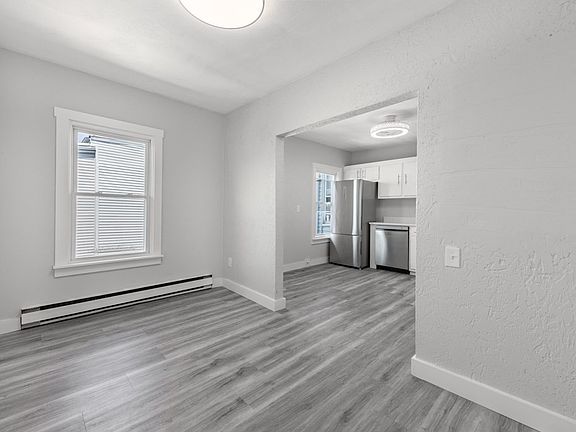 4th image of 186 Marion St #3