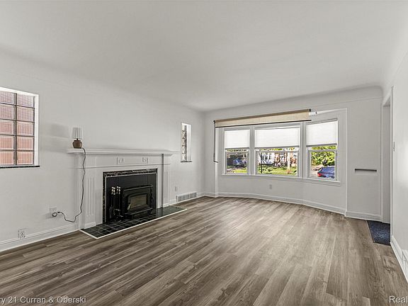 4th image of 9976 Pierson St