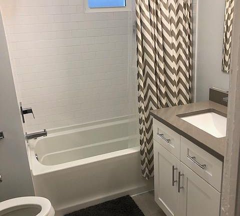 4th image of 3320 N Lakewood Ave #2