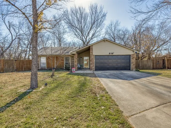 1332 Mercedes St, Benbrook, TX 76126