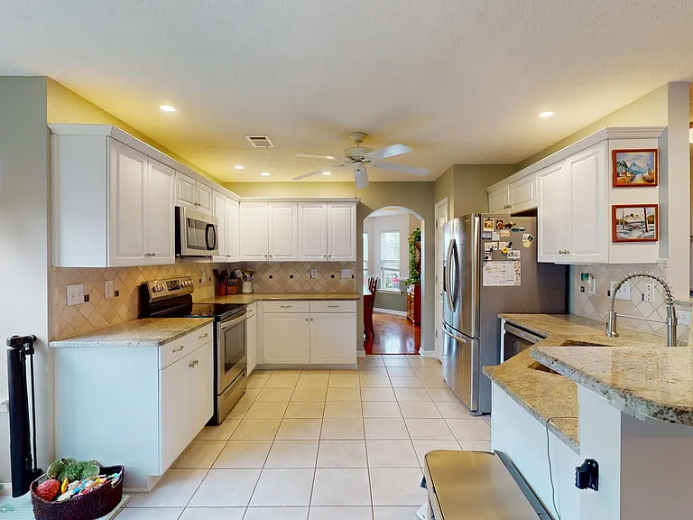 629 Linden Ln — Photo 7