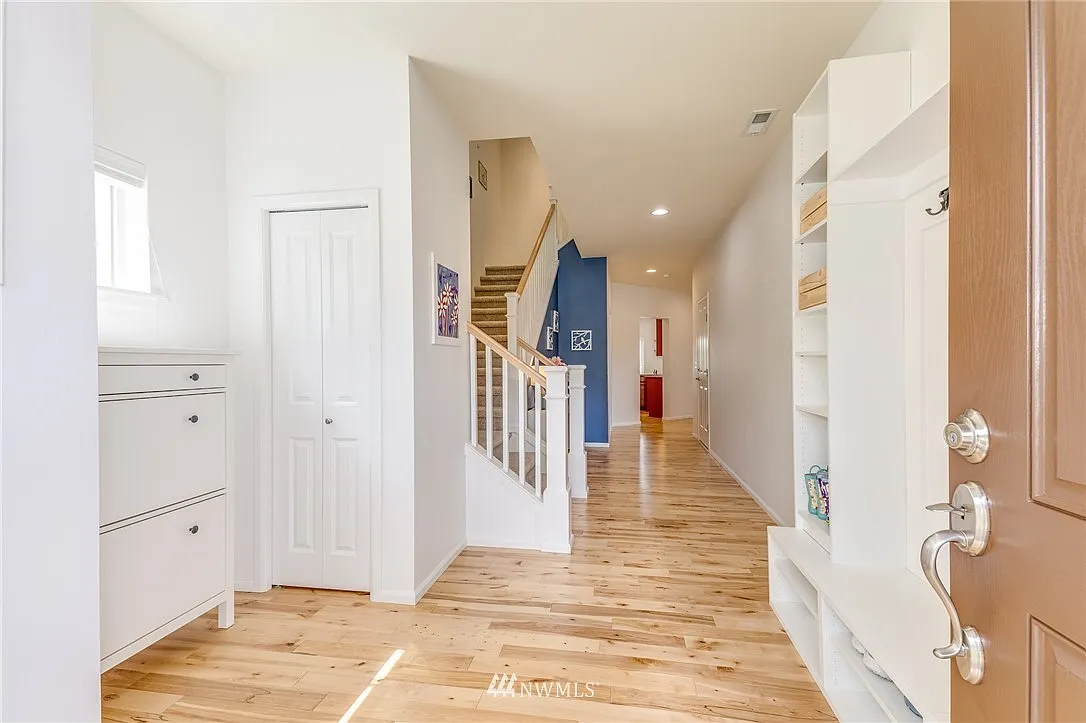 4 bed, 2450 sqft, $4,200 — Photo 2