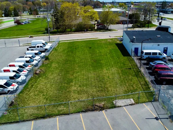636 Lime Kiln Rd, Green Bay, WI 54302