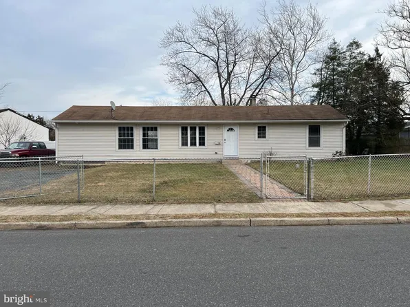 121 Belmont Dr, South Toms River, NJ 08757