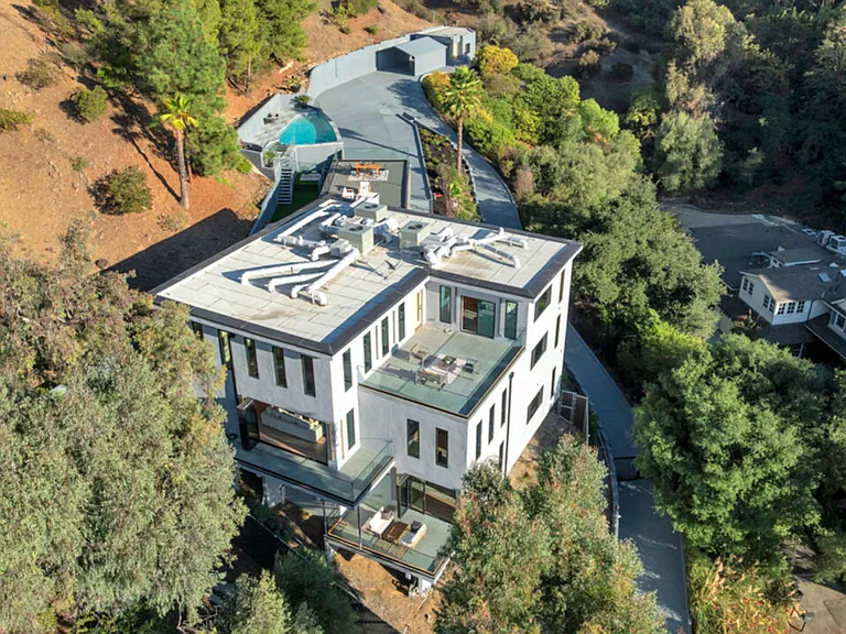 7966 Mulholland Dr — Photo 63