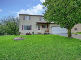 3192 Sandpoint Dr, Brighton, MI